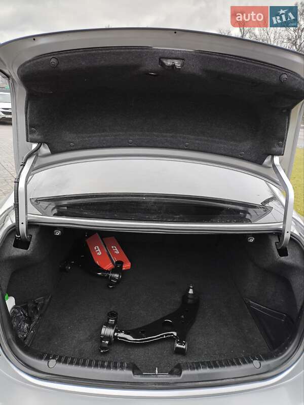 Седан Mazda 6 2014 в Днепре