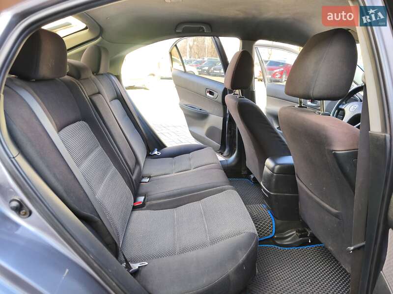 Лифтбек Mazda 6 2004 в Днепре