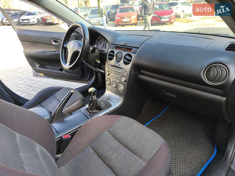 Лифтбек Mazda 6 2004 в Днепре