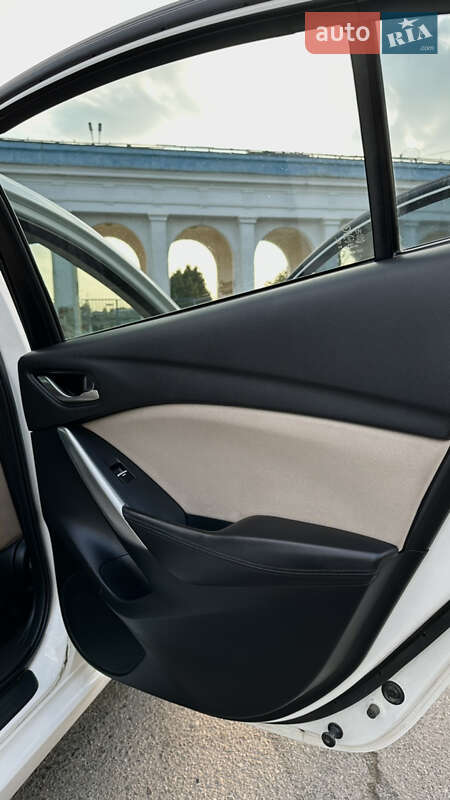 Седан Mazda 6 2015 в Ужгороді