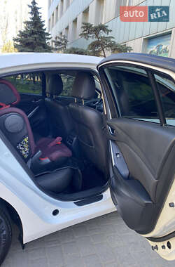 Седан Mazda 6 2016 в 