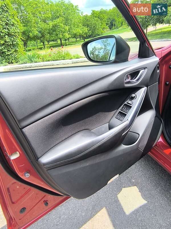 Седан Mazda 6 2014 в Южноукраинске