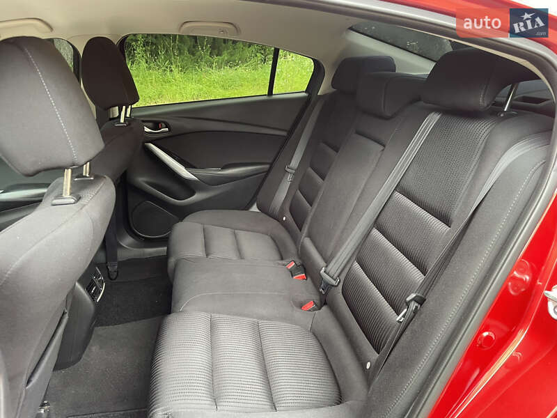 Седан Mazda 6 2012 в Остроге