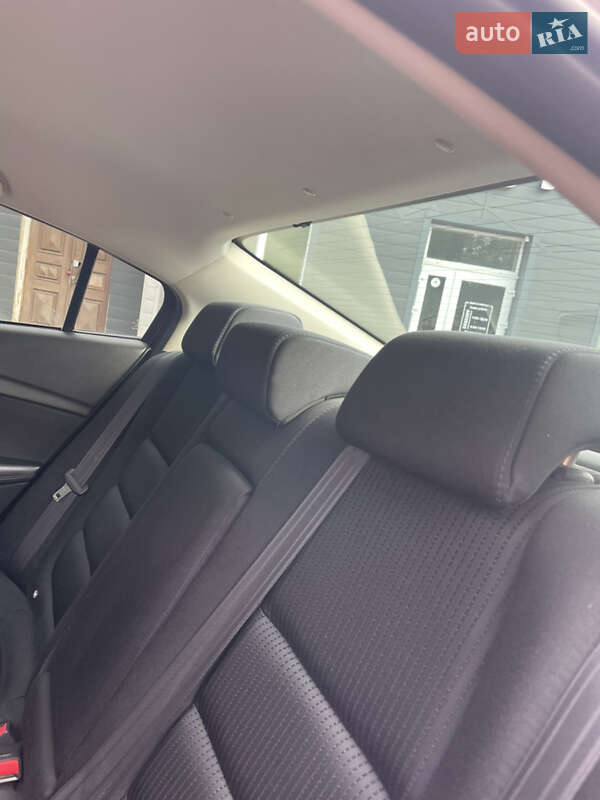 Седан Mazda 6 2015 в Хороле