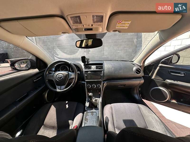 Седан Mazda 6 2008 в Остроге