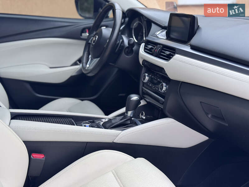 Седан Mazda 6 2016 в Киеве