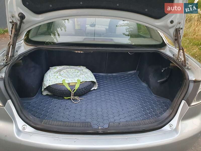 Седан Mazda 6 2003 в Черновцах