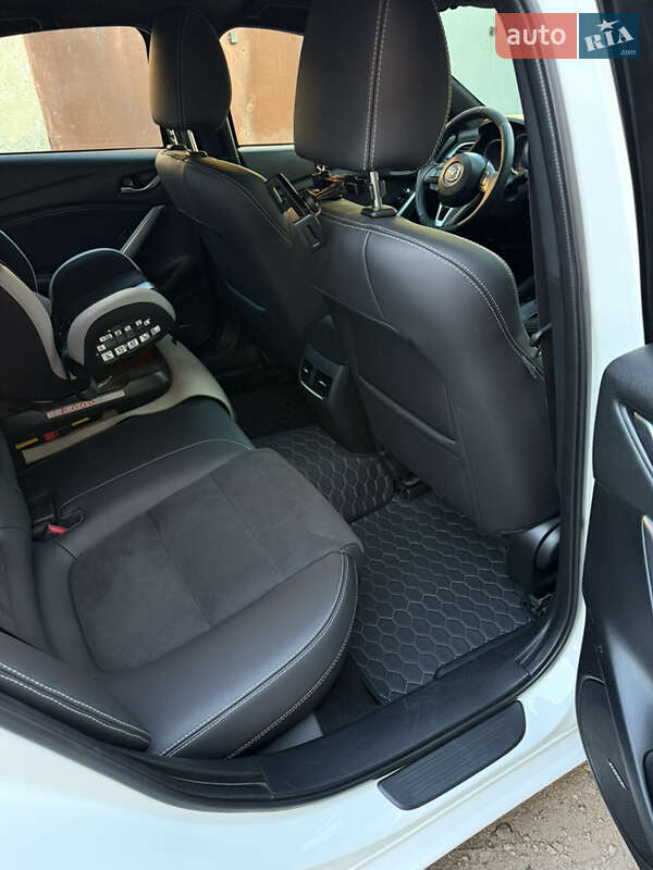 Седан Mazda 6 2015 в Кривом Роге