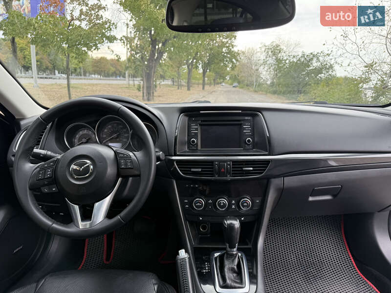 Седан Mazda 6 2014 в Черновцах