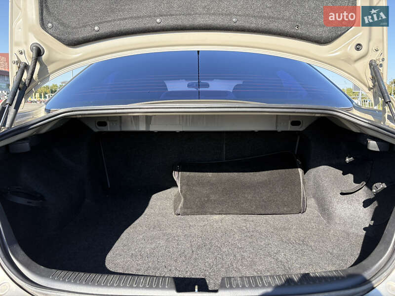 Седан Mazda 6 2002 в Киеве