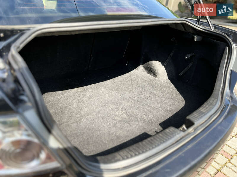 Седан Mazda 6 2006 в Мостиске