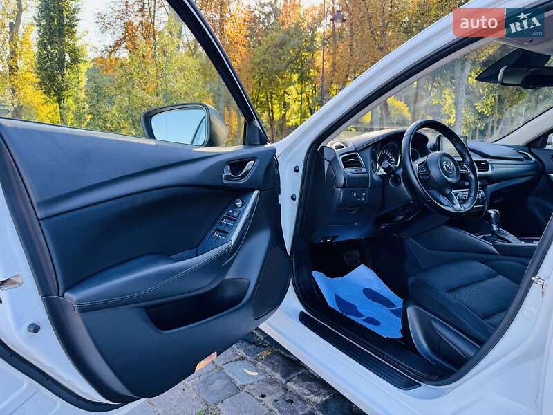 Седан Mazda 6 2016 в Киеве