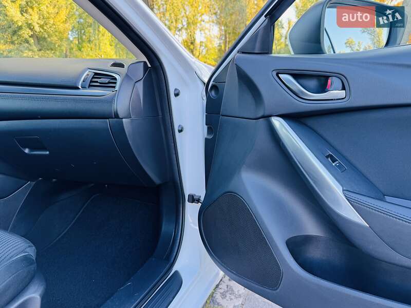 Седан Mazda 6 2016 в Киеве