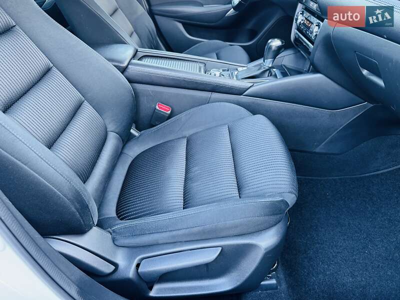 Седан Mazda 6 2016 в Киеве