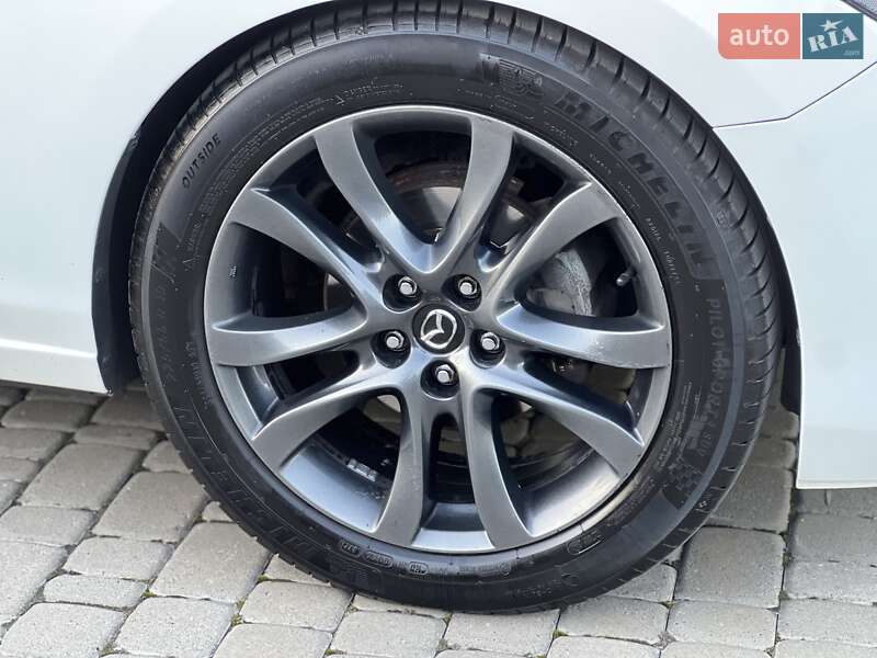 Седан Mazda 6 2015 в Ровно