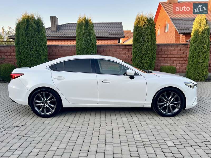 Седан Mazda 6 2015 в Ровно