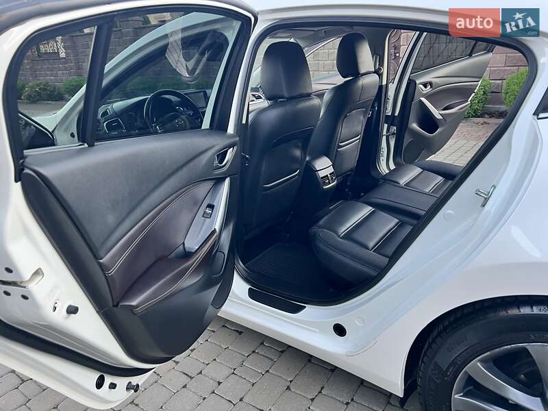 Седан Mazda 6 2015 в Ровно