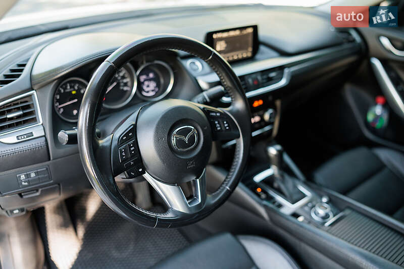 Седан Mazda 6 2015 в Днепре