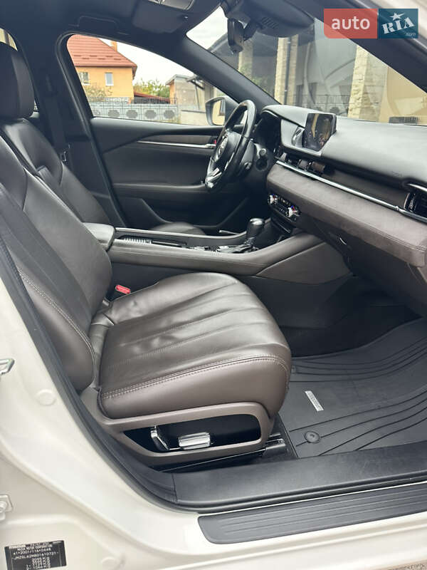 Седан Mazda 6 2018 в Жовкві