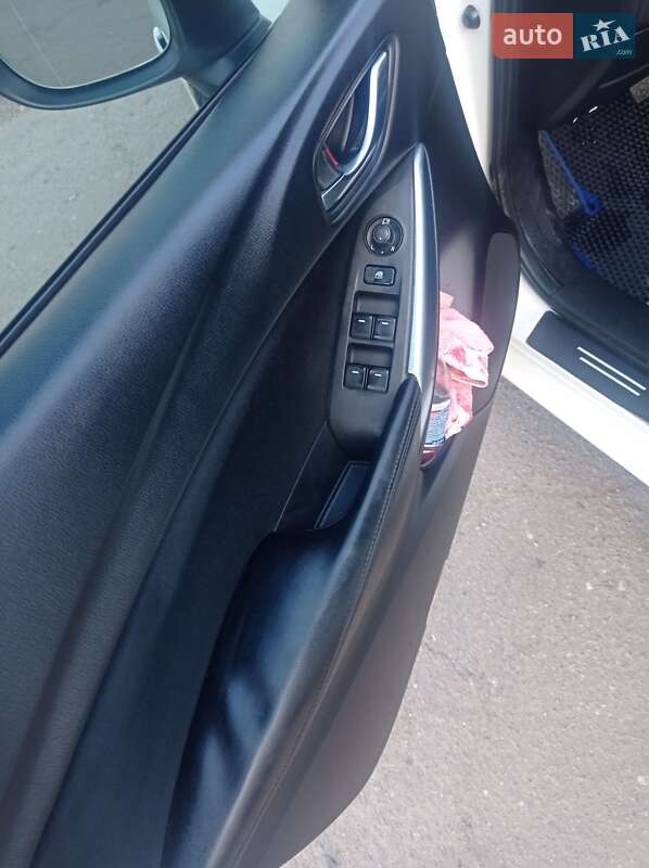 Седан Mazda 6 2012 в Могилів-Подільському