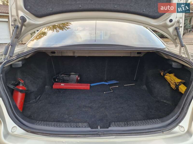 Седан Mazda 6 2003 в Дніпрі