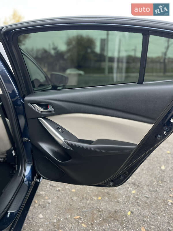 Седан Mazda 6 2016 в Кривом Роге