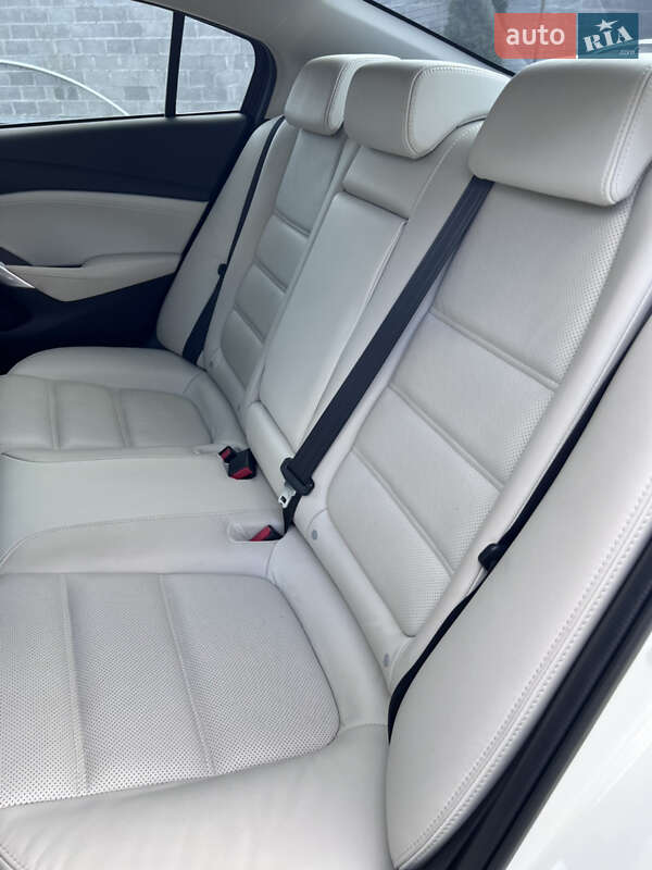 Седан Mazda 6 2015 в Кропивницком