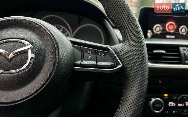Седан Mazda 6 2017 в Львові