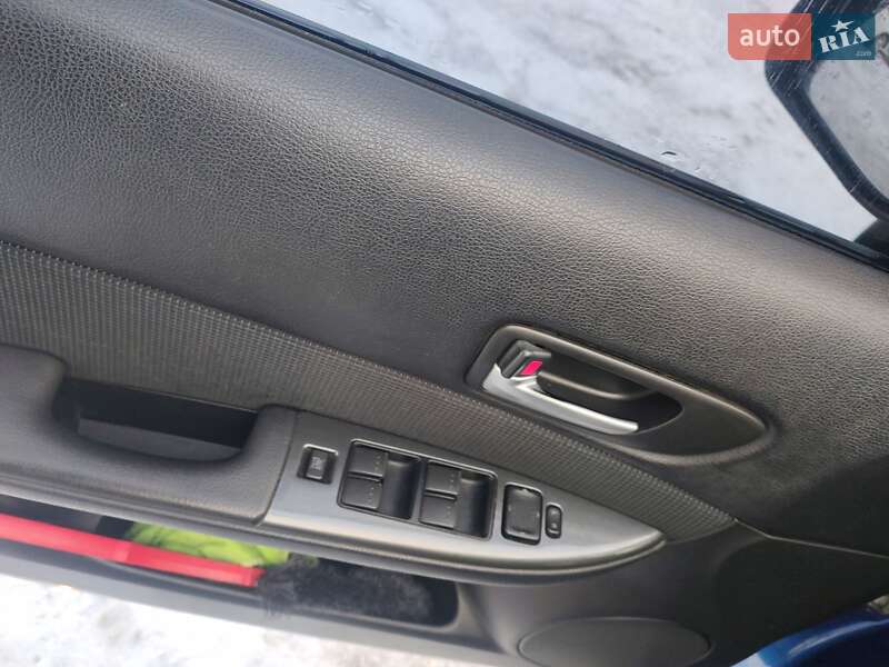 Седан Mazda 6 2005 в Остроге