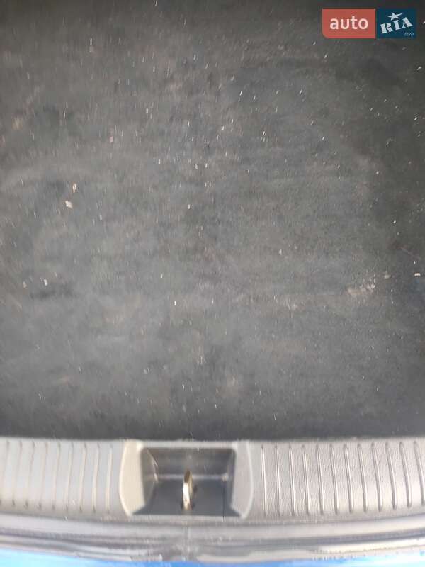 Седан Mazda 6 2005 в Остроге