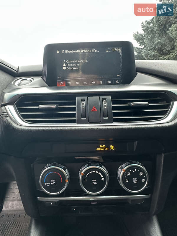 Седан Mazda 6 2016 в Днепре