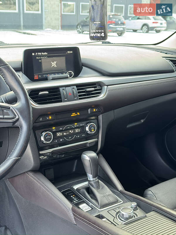 Седан Mazda 6 2016 в Ровно