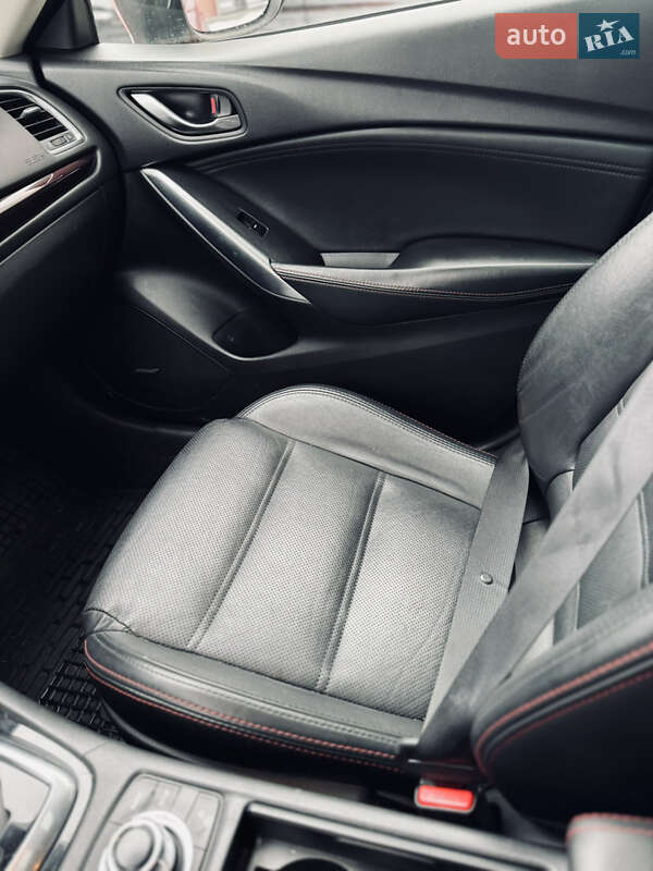 Седан Mazda 6 2014 в Новояворівську
