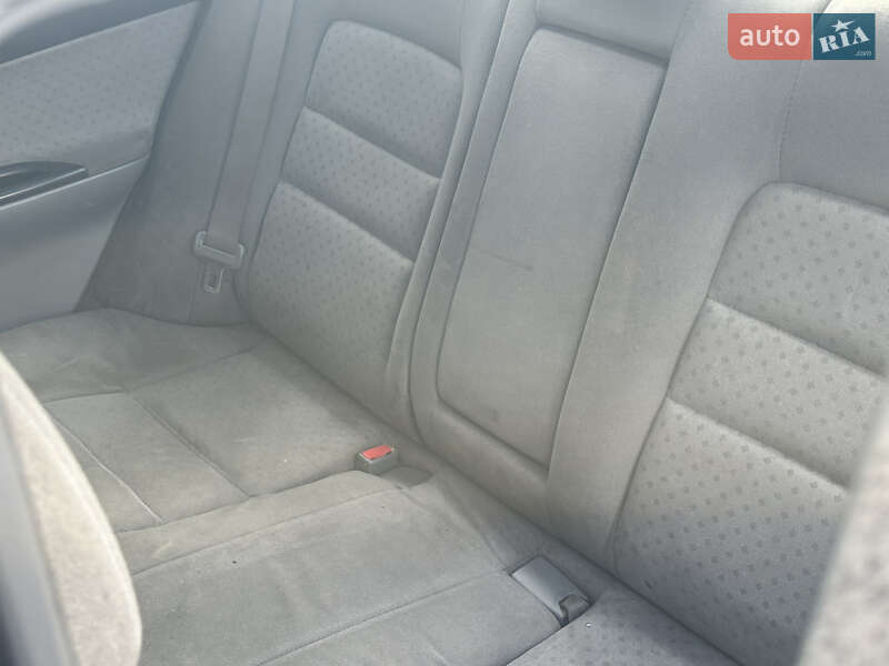 Седан Mazda 6 2003 в Луцьку