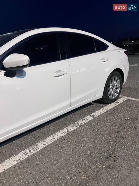 Седан Mazda 6 2016 в Чернівцях