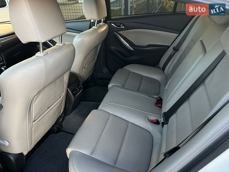 Седан Mazda 6 2015 в Львові