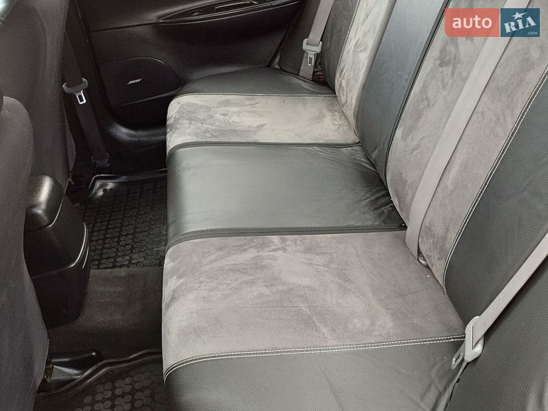 Седан Mazda 6 2002 в Золочеве