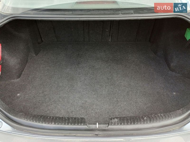 Седан Mazda 6 2002 в Золочеве