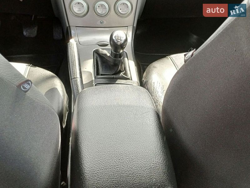 Седан Mazda 6 2002 в Золочеве
