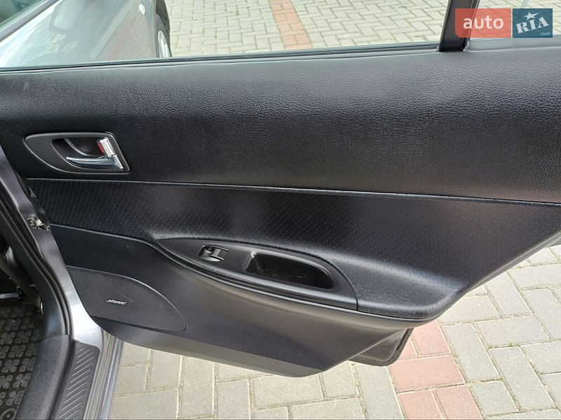 Седан Mazda 6 2002 в Золочеве