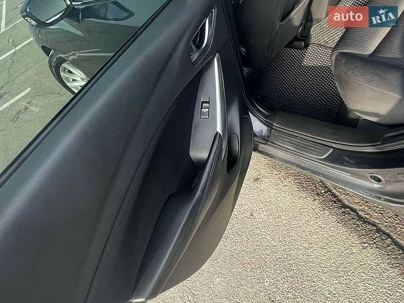 Седан Mazda 6 2015 в Львові