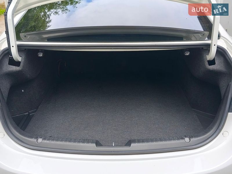 Седан Mazda 6 2013 в Киеве