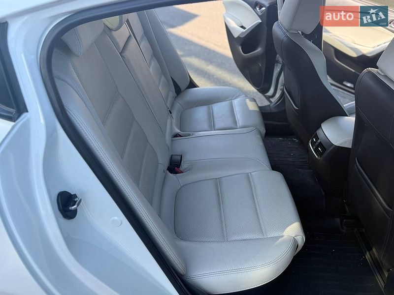Седан Mazda 6 2015 в Софиевской Борщаговке