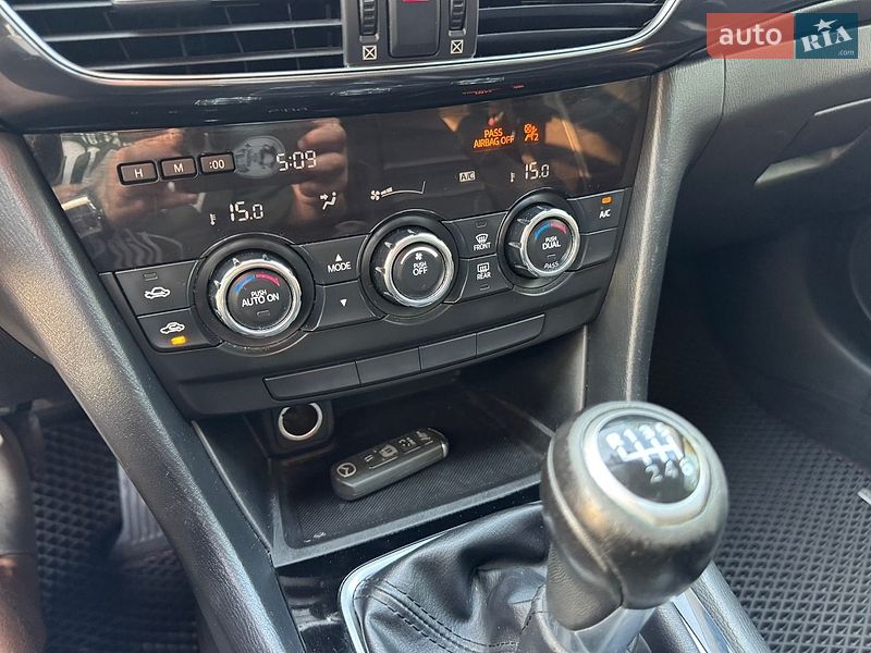 Седан Mazda 6 2014 в Львове
