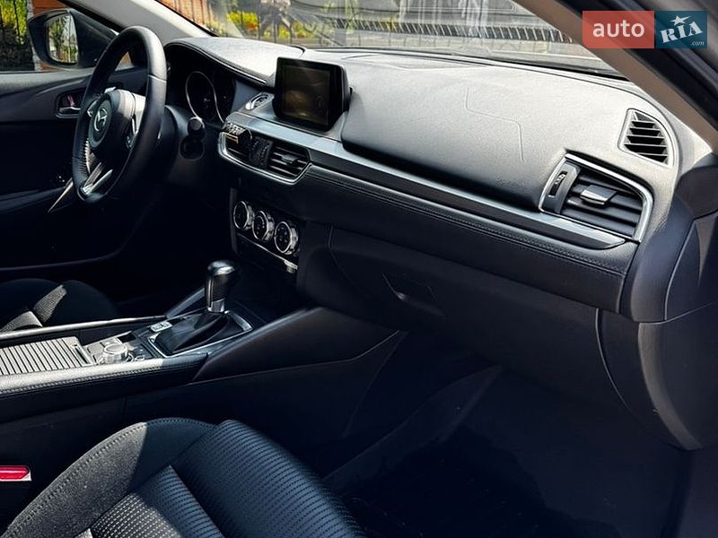 Седан Mazda 6 2016 в Чернівцях