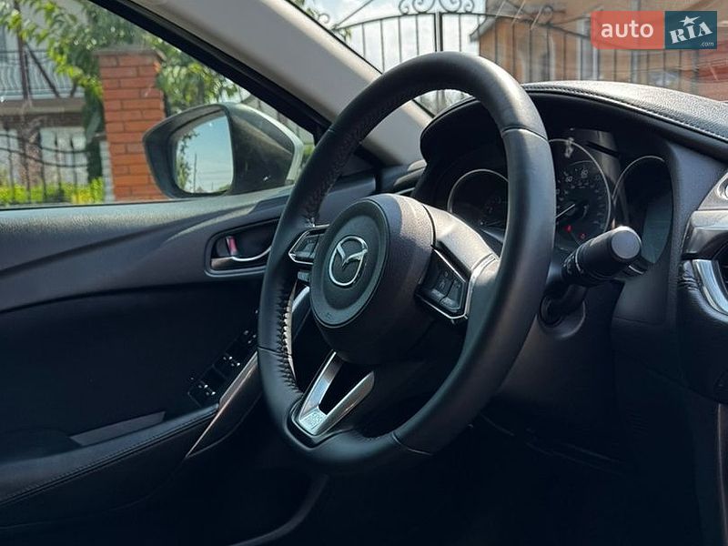 Седан Mazda 6 2016 в Чернівцях