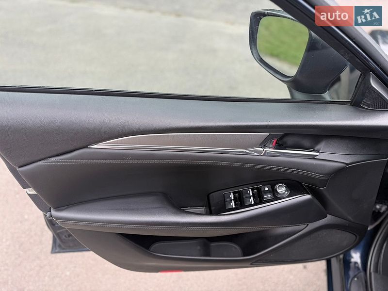 Седан Mazda 6 2018 в Львові