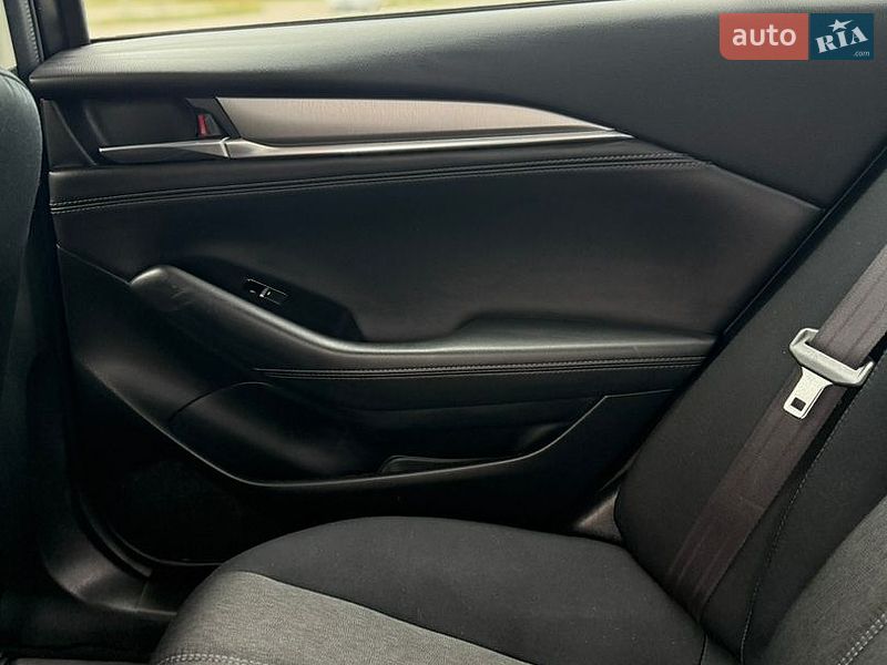 Седан Mazda 6 2018 в Львові