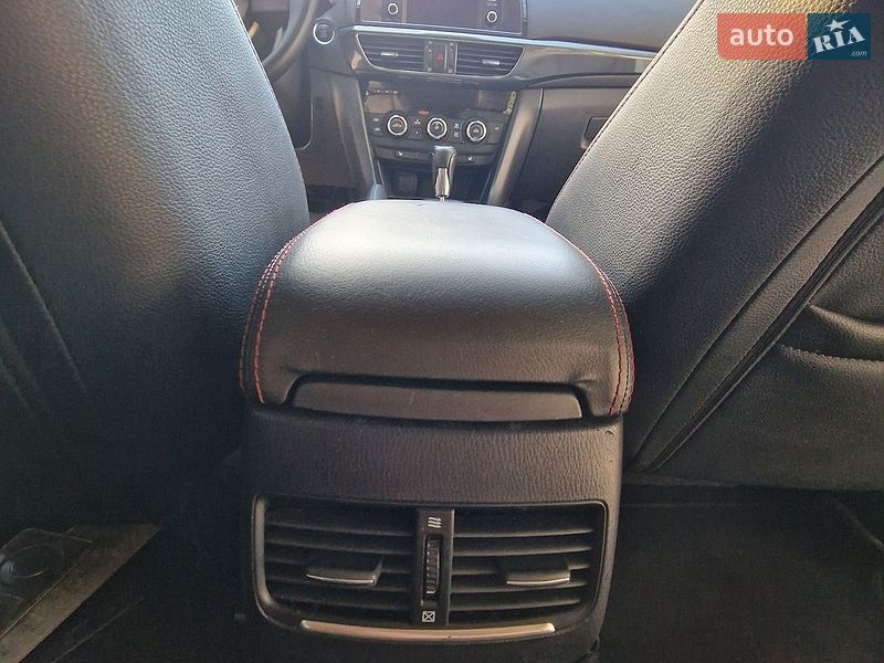 Седан Mazda 6 2013 в Днепре