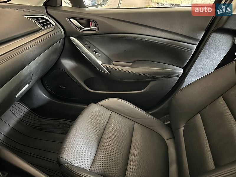 Седан Mazda 6 2016 в Чернівцях